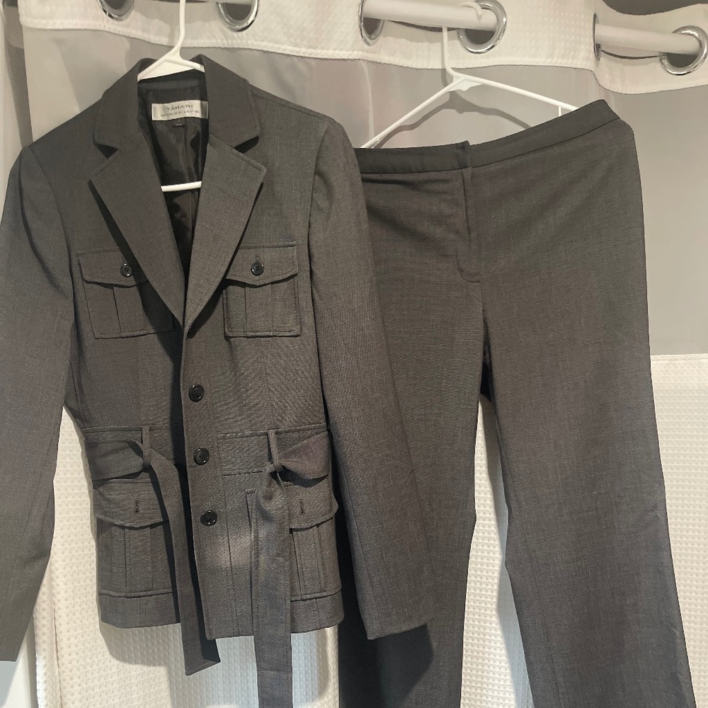 Tahari Arthur S. Levine Two-Piece Suit – Size 4